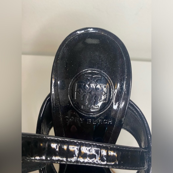 TORY BURCH Logo Patemt Heeled Slingback Sandals - Picture 15 of 15